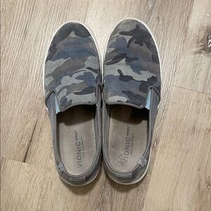 Vionic Blue & Gray Camouflage Sneakers